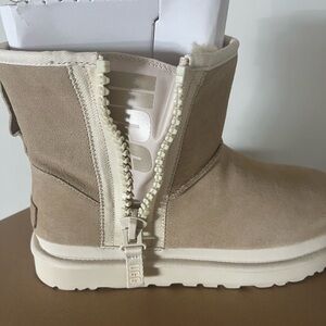 NWT | Ugg Women's Classic Mini Zipper Tape Logo Boots | SZ 11
